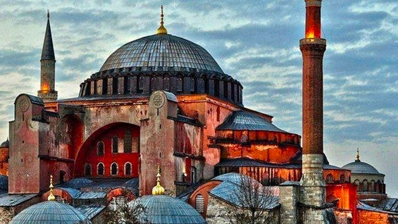 Ayasofya'da namaz kıldıran eski Kabe imamına 12 yıl hapis cezası verildi