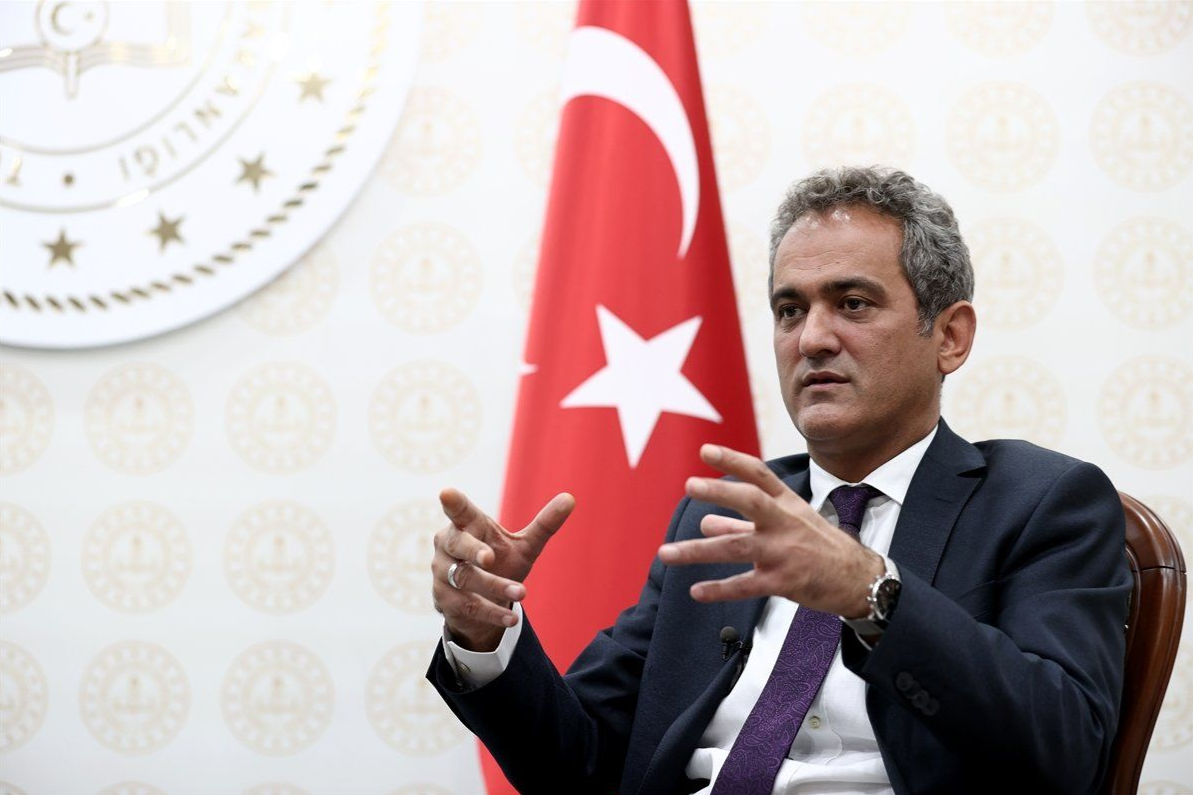 Bakan Özer'e istifa çağrısı