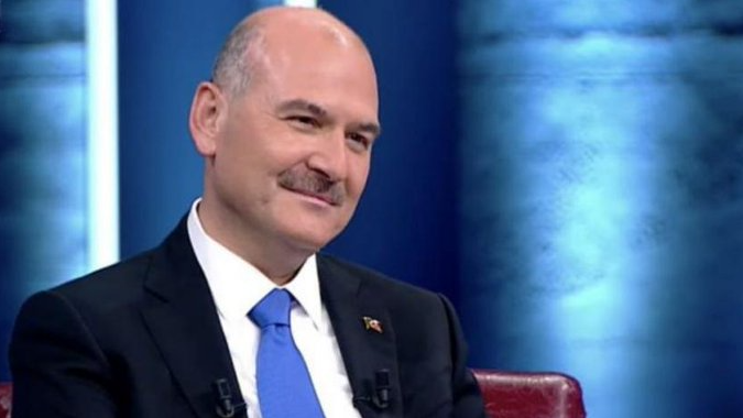 Bakan Soylu'ya ilginç sorular: Kaçan hangi suçlularla fotoğrafınız var