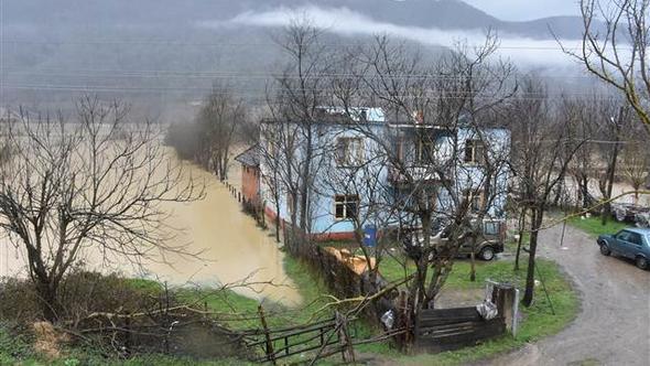 Bartın'da yükselen baraj suları evlere ulaştı