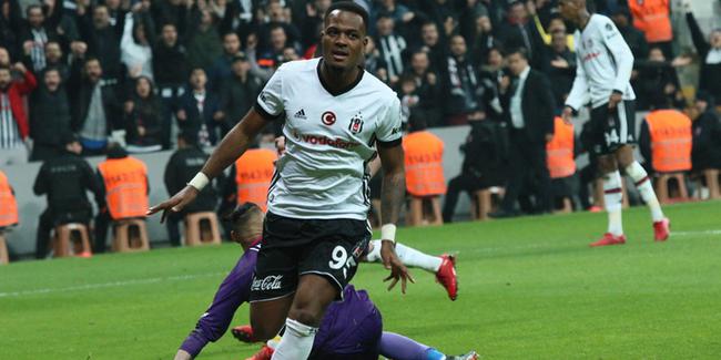 Beşiktaş'ın genç yıldızı Cyle Larin'den ilk gol