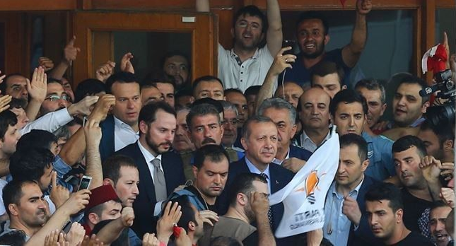 Canlı yayın buz kesti: Darbe haberi Erdoğan'a 11 Haziran'da gitti!