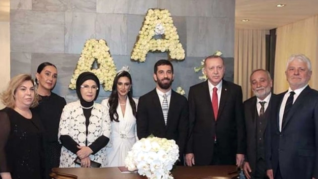 Cumhurbaşkanı Erdoğan'dan Arda Turan'a iki bilezik