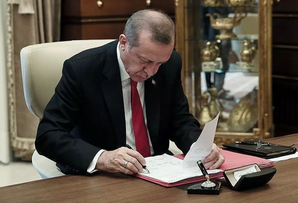 Cumhurbaşkanı Erdoğan imzaladı, Resmi Gazete'de yayımlandı! Çok sayıda isim görevden alındı...