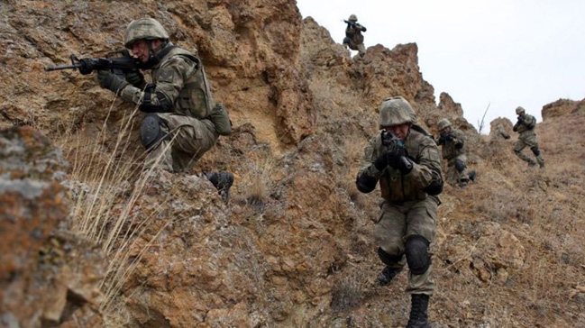 Hakkari'de üs bölgesine hain saldırı: 1 asker şehit 5 asker yaralı