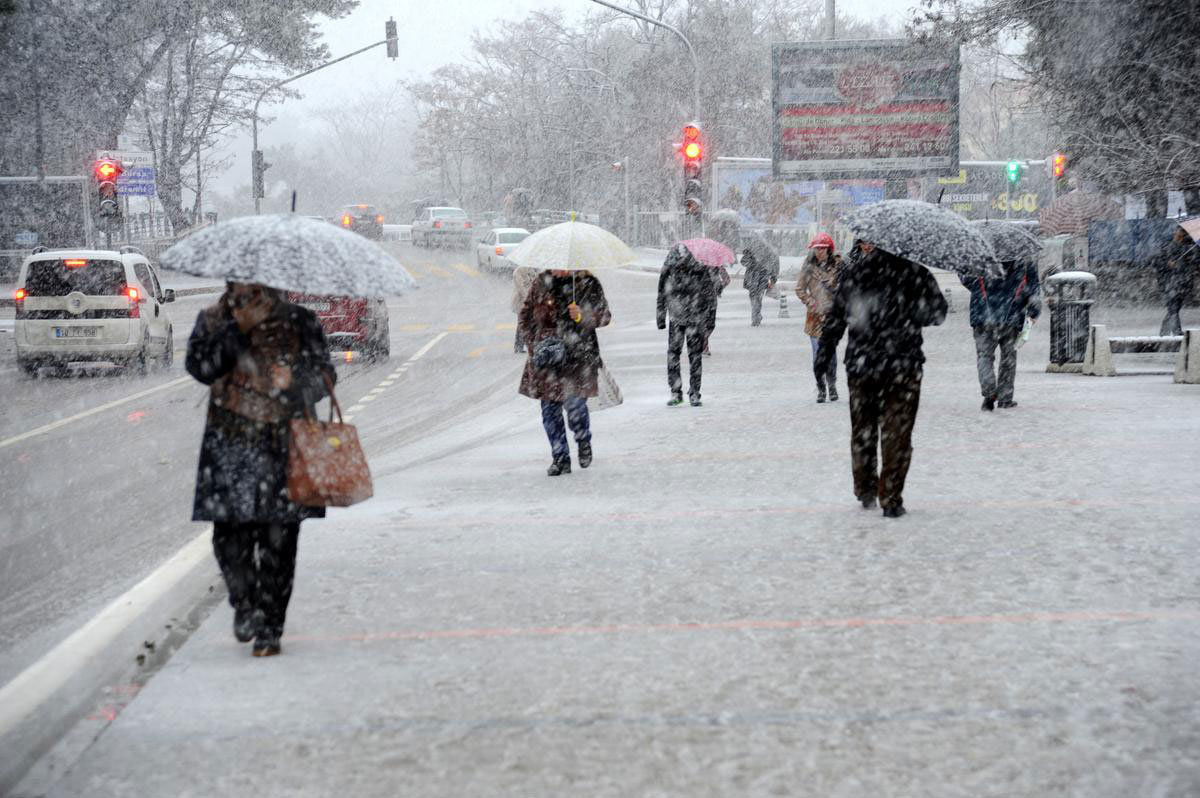 Hangi illerde kar var Ankara yarın 22 Kasım Çarşamba okullar tatil mi