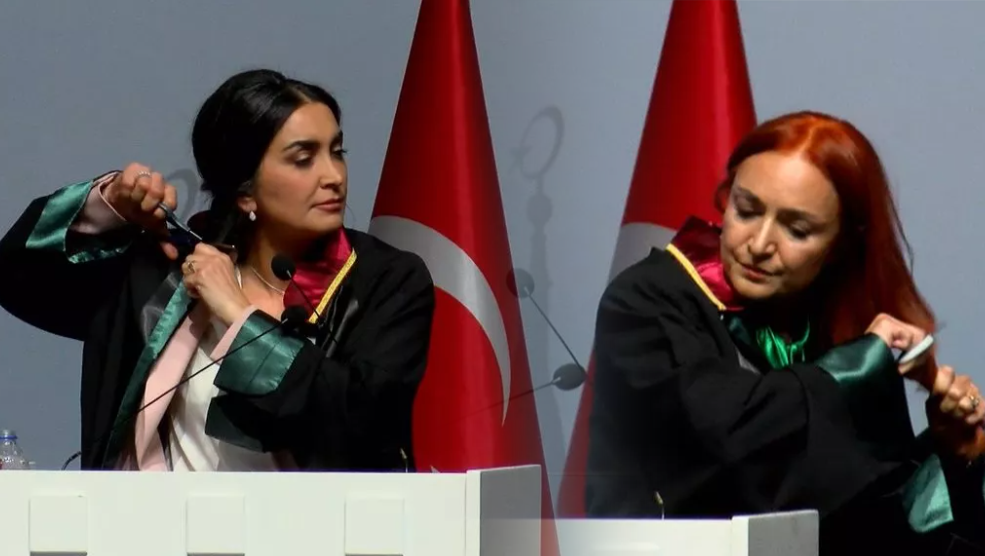 İstanbul Barosu toplantısında dikkat çeken anlar...