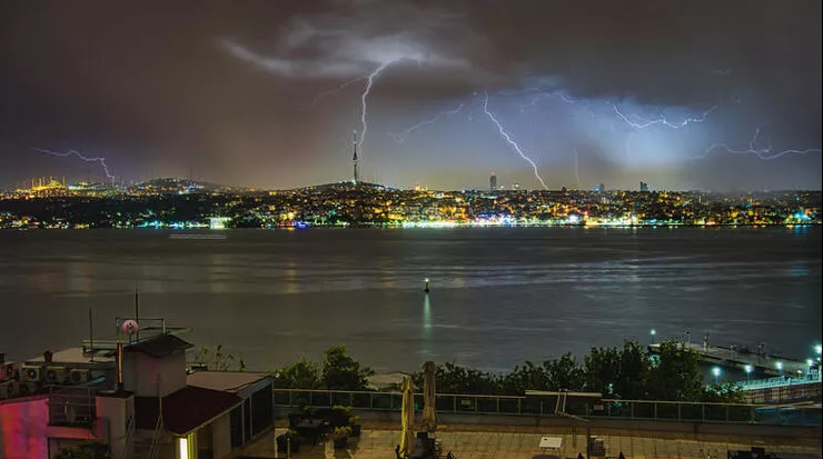 İstanbul'da 7000'den Fazla Şimşek Çakmasının Nedeni Belli Oldu!