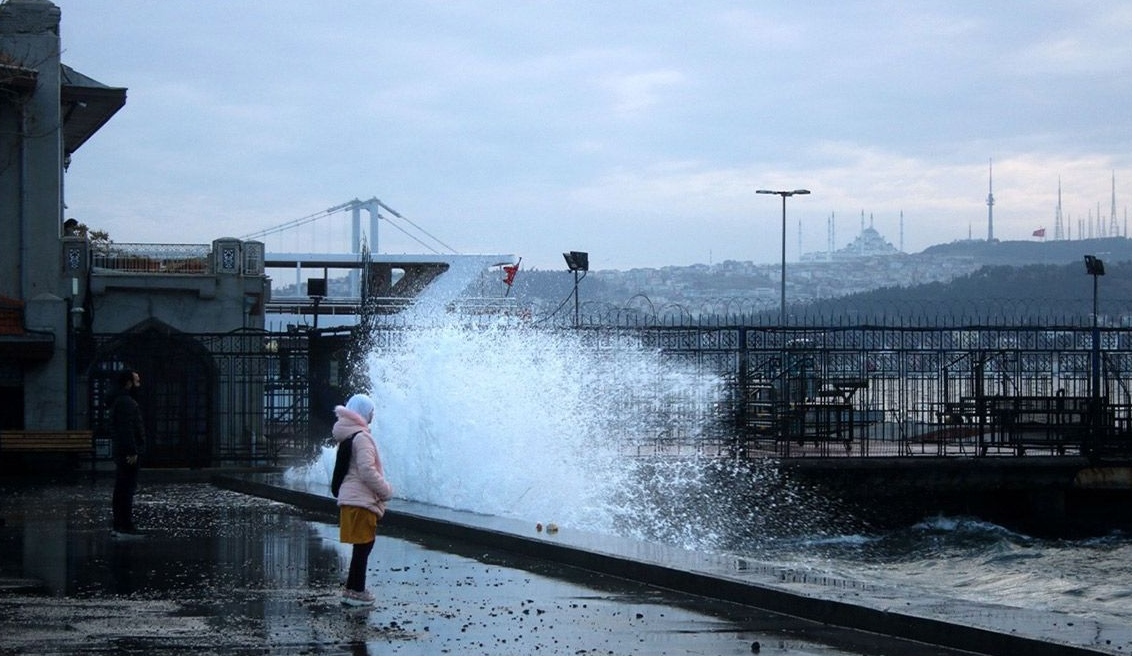 İstanbul'da lodos alarmına İGDAŞ'tan uyarı: Kesinlikle uyumayın