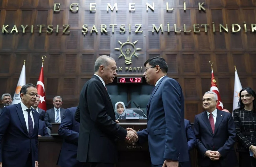İYİ Parti'den istifa edip AK Parti'ye katıldı!