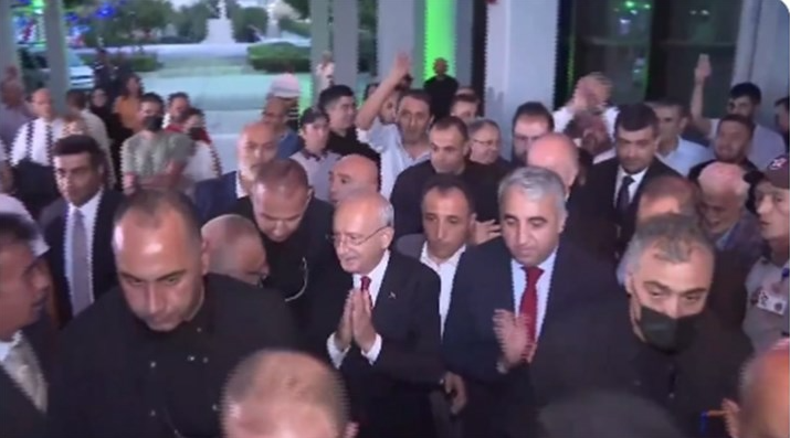 Kılıçdaroğlu 'Bozkurt Kemal' sloganlarıyla karşılandı