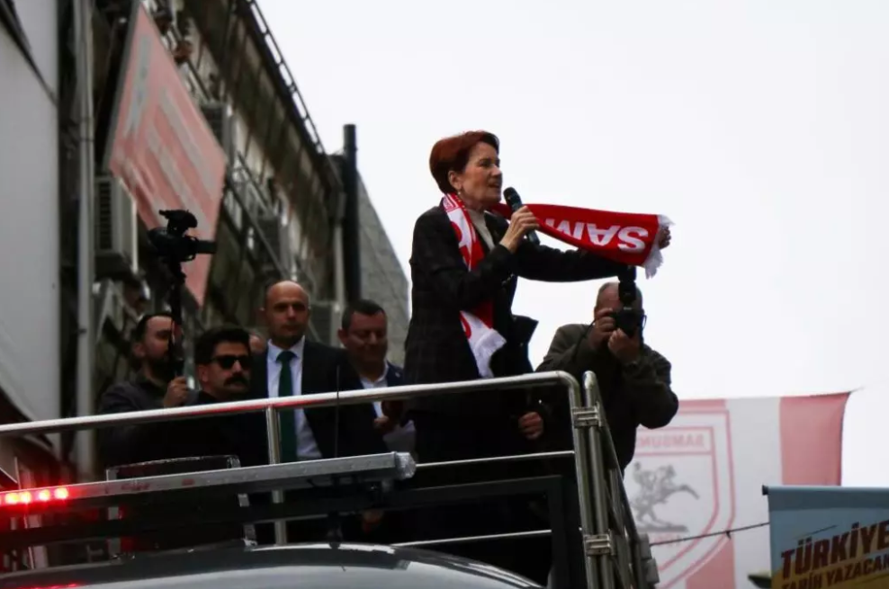 Meral Akşener, AK Partililerden oy istedi! Konuşmasında dili sürçtü...