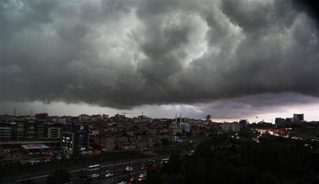 Meteoroloji'den İstanbullulara akşam saatlerinde sağanak uyarısı