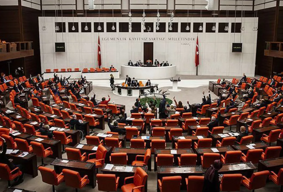 Milyonları ilgilendiren torba yasa teklifi kabul edildi! Maske cezaları, KYK faizi, icra borçları, çalışanlara yemek parası...