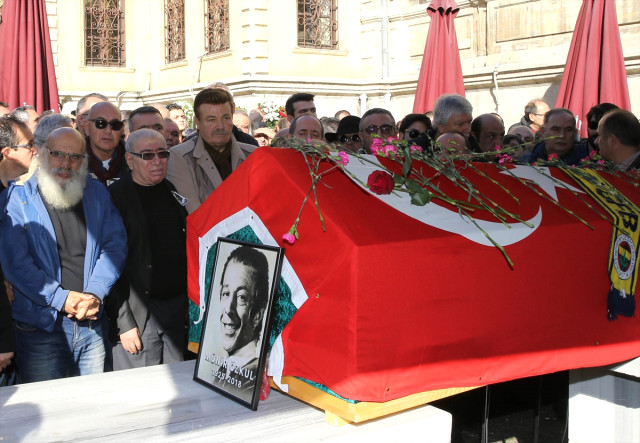 Münir Özkul'un cenazesine Metin Akpınar ve Şener Şen katılmadı