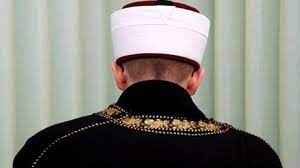 O imam görevden alındı