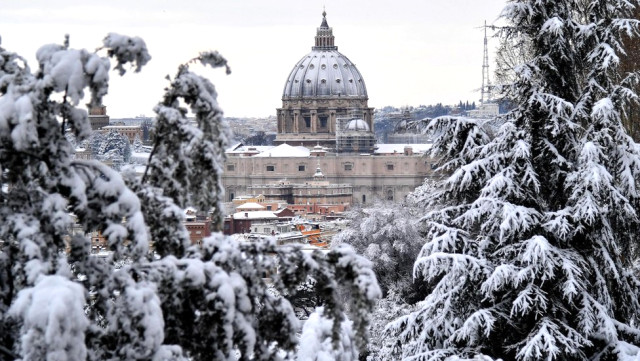 Roma'ya 6 yıl son kar yağdı