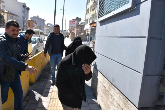 Sevgilisi uğruna kara çarşaf giydi