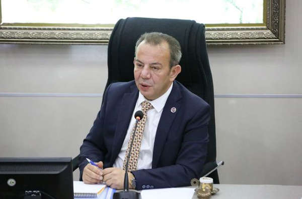 Tanju Özcan'dan Bolu Belediyesi'nde ilginç sigara kararı: İçmeyen daha fazla maaş alacak, yalan söyleyen olursa...