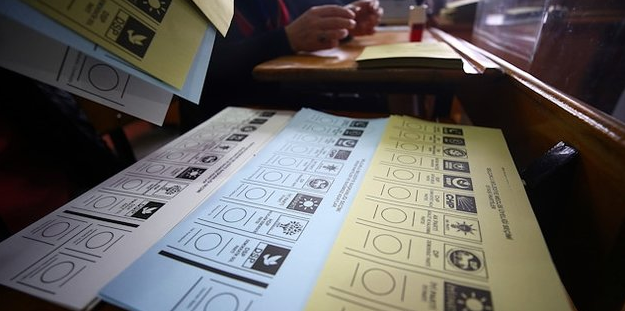 Ünlü anketçi AKP'nin seçim planını açıkladı: Genç seçmen oy kullanamaz